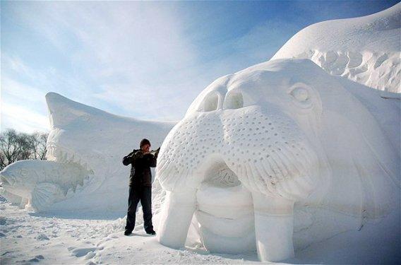 Göz alıcı kar heykeller 