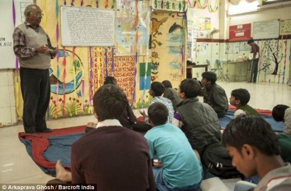 Hindistan'da sokak çocukları banka kurdu