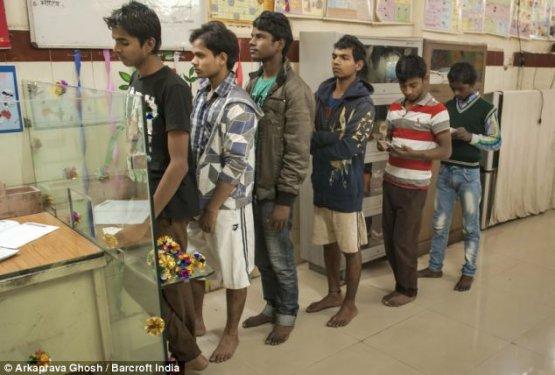 Hindistan'da sokak çocukları banka kurdu