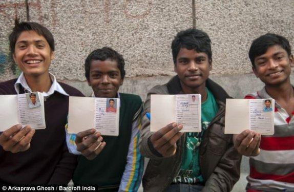 Hindistan'da sokak çocukları banka kurdu