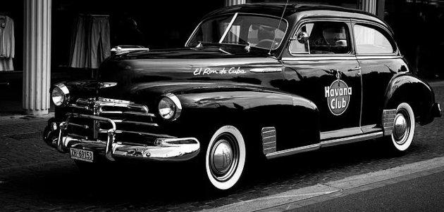 Havana sokaklarında nostaljik arabalar