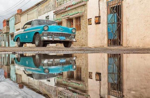 Havana sokaklarında nostaljik arabalar
