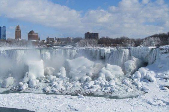 Niagara Şelalesi dondu