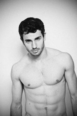 Ortadoğu'nun en yakışıklı 12 erkeği