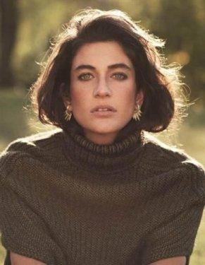 Sevilen dizilerin yıldızları arasında en beğenilen 25 kadın oyuncu