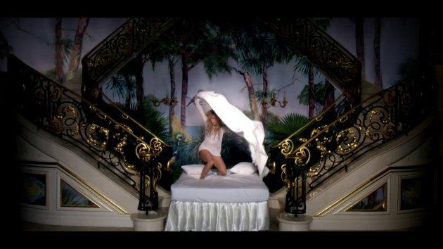 Shakira ve Rihanna'dan klip görüntüleri 