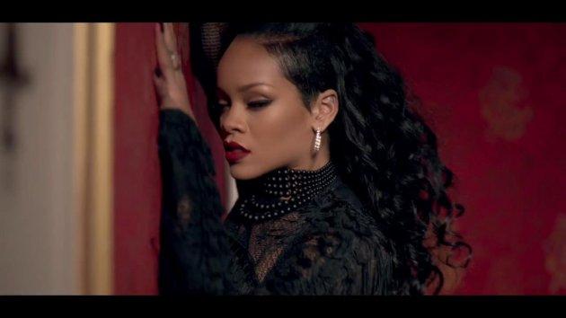 Shakira ve Rihanna'dan klip görüntüleri 