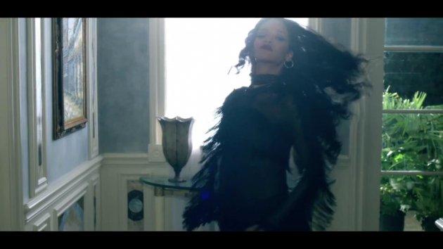 Shakira ve Rihanna'dan klip görüntüleri 