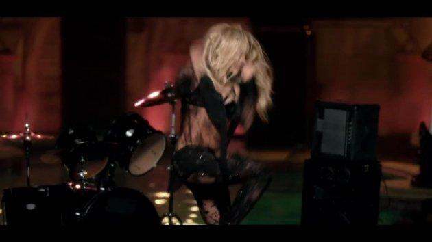 Shakira ve Rihanna'dan klip görüntüleri 