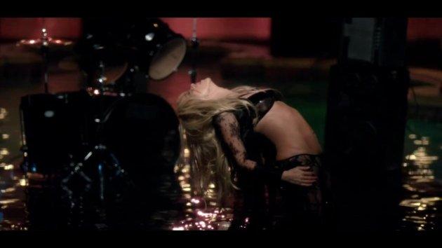 Shakira ve Rihanna'dan klip görüntüleri 