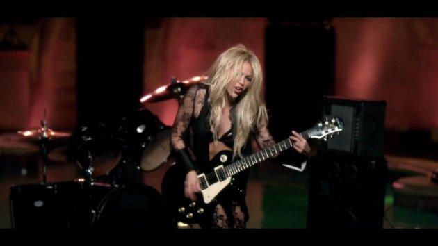 Shakira ve Rihanna'dan klip görüntüleri 