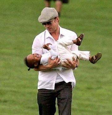 Angelina Jolie ve Brad Pitt çocuklarını nasıl büyüttü