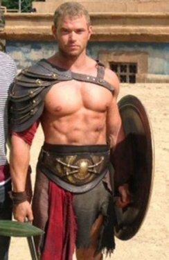 Ünlü oyuncu Kellan Lutz Herkül olmak için bir yılını harcadı 