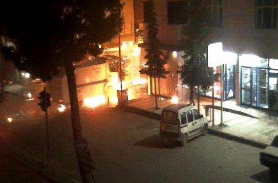 Şanlıurfa'da PKK yandaşlarından molotoflu gösteri