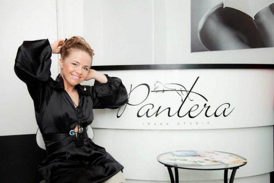 Bu güzel kız acı  hikayesine rağmen pes etmedi 