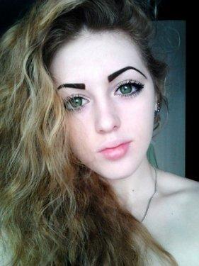 Valeria Lukyanova birçok erkeği kıskandıracak kaslara sahip