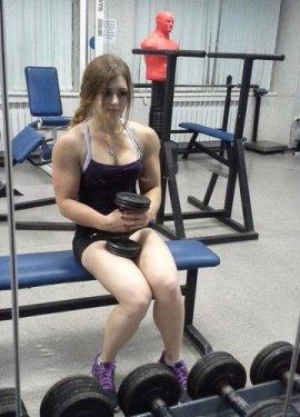 Valeria Lukyanova birçok erkeği kıskandıracak kaslara sahip