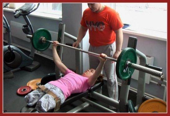 Bu güzel kız acı  hikayesine rağmen pes etmedi 