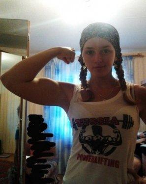 Valeria Lukyanova birçok erkeği kıskandıracak kaslara sahip