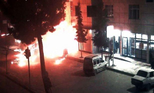 Şanlıurfa'da PKK yandaşlarından molotoflu gösteri