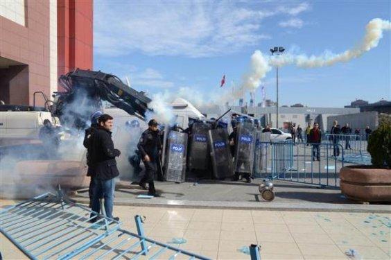 Baraj ve HES Fuarı’nı protesto ettiler 