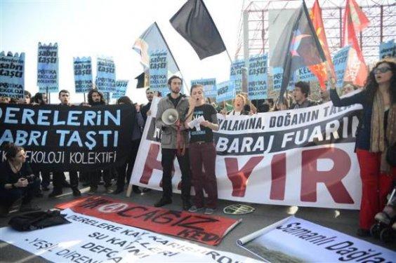 Baraj ve HES Fuarı’nı protesto ettiler 