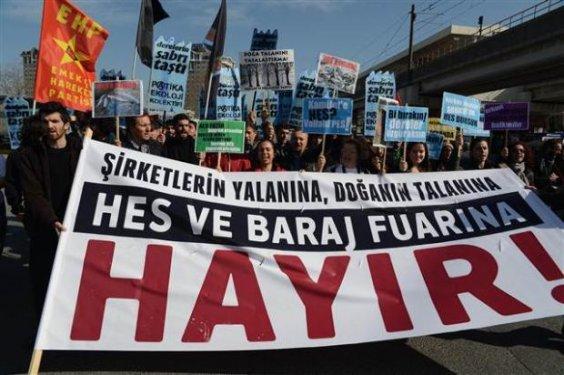 Baraj ve HES Fuarı’nı protesto ettiler 