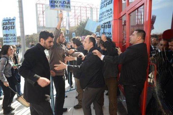 Baraj ve HES Fuarı’nı protesto ettiler 