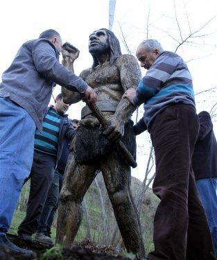 Tekkeköy Mağaraları'nın etrafında Taş Devri insanları var