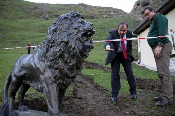 Tekkeköy Mağaraları'nın etrafında Taş Devri insanları var