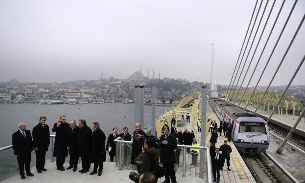 Haliç Metro Geçiş Köprüsü açıldı
