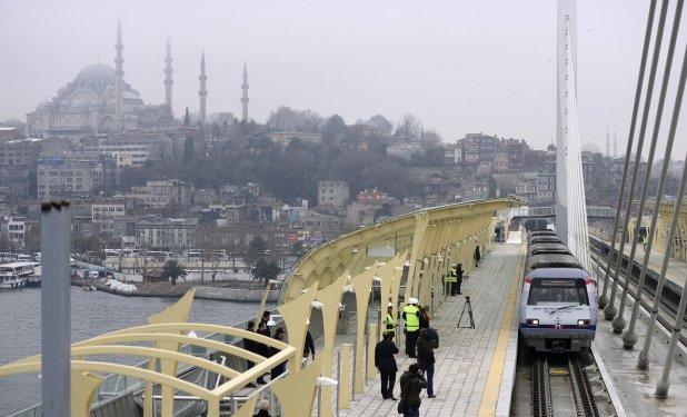 Haliç Metro Geçiş Köprüsü açıldı