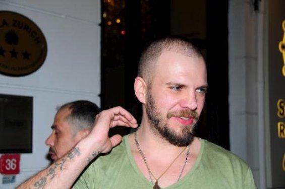 Tolga Karel mekandan kovuldu