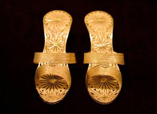 Altın terlik bir araba fiyatına satışa sunuldu