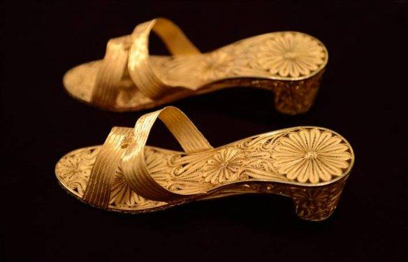 Altın terlik bir araba fiyatına satışa sunuldu