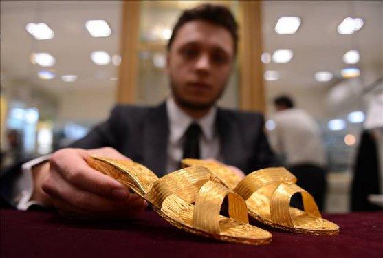 Altın terlik bir araba fiyatına satışa sunuldu