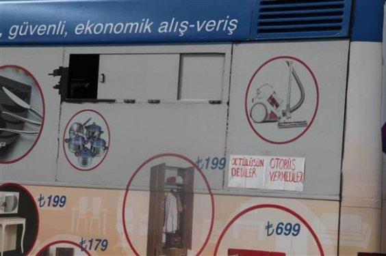 ODTÜ öğrencileri otobüsten inmeme eylemi yaptı