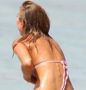 Kimberley Garner rüzgarın kurbanı oldu