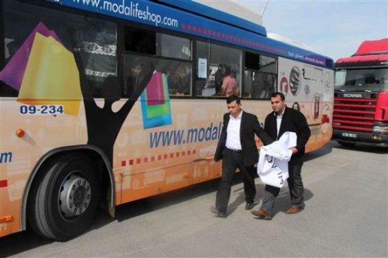 ODTÜ öğrencileri otobüsten inmeme eylemi yaptı