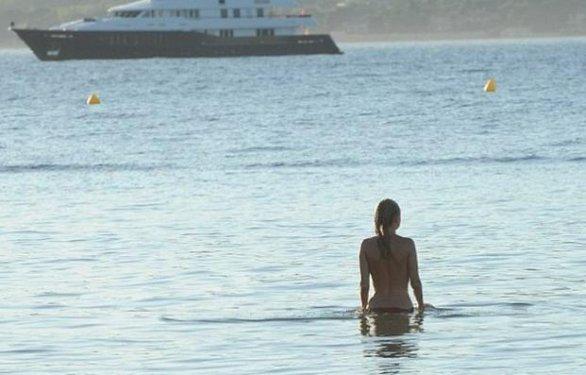 Kimberley Garner rüzgarın kurbanı oldu