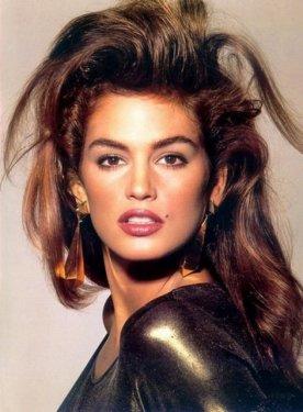 Cindy Crawford 48 yaşında çırılçıplak poz verdi