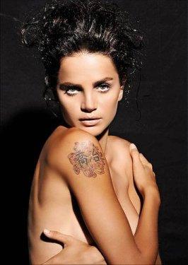 Tuğçe Kazaz dövmelerini sildirdi