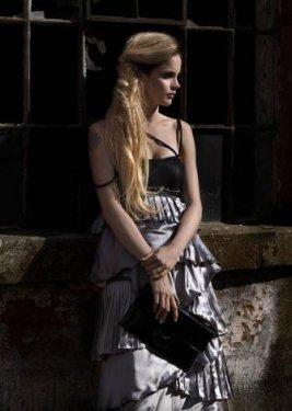 Tuğçe Kazaz dövmelerini sildirdi