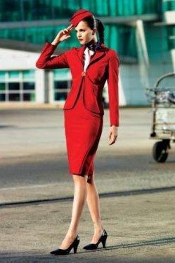 Tuğçe Kazaz dövmelerini sildirdi