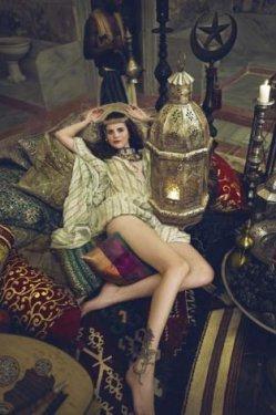 Tuğçe Kazaz dövmelerini sildirdi