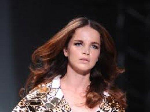 Tuğçe Kazaz dövmelerini sildirdi