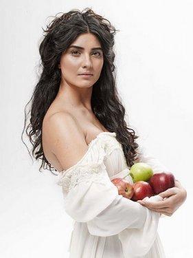 Tuba Büyüküstün Ortadoğu’daki ilgiye alıştı