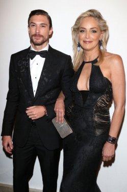 Çocuğu yaşındakilerle aşk yaşayan ünlüler