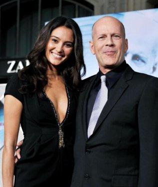 Çocuğu yaşındakilerle aşk yaşayan ünlüler