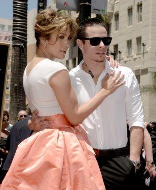 Çocuğu yaşındakilerle aşk yaşayan ünlüler